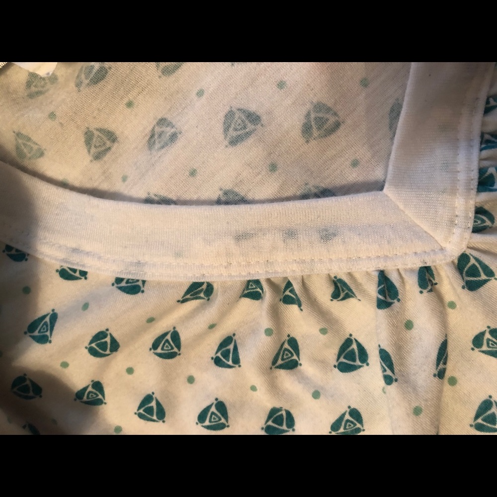 Turquoise Disc V-Neck Ringer Tee! - Picture 4 of 5